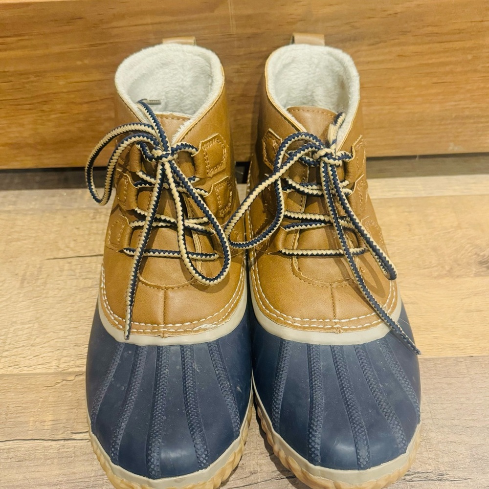 Two-Tone Duck Boots with Laces